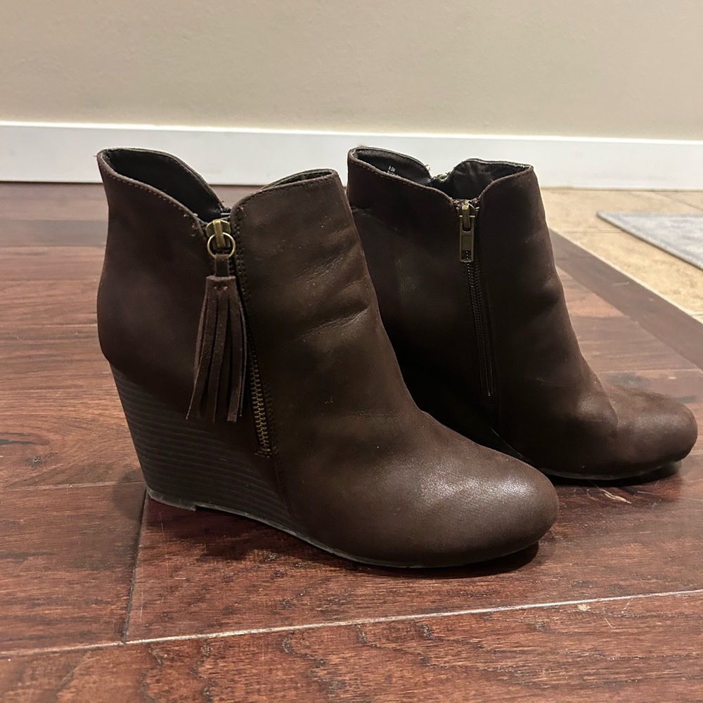 MIA Buckley Wedge Booties (9.5)
